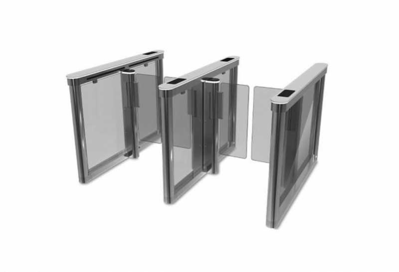 Equipada com motor com tecnologia alemã, portas que abrem em alta velocidade e acabamento em mármore sintético branco.