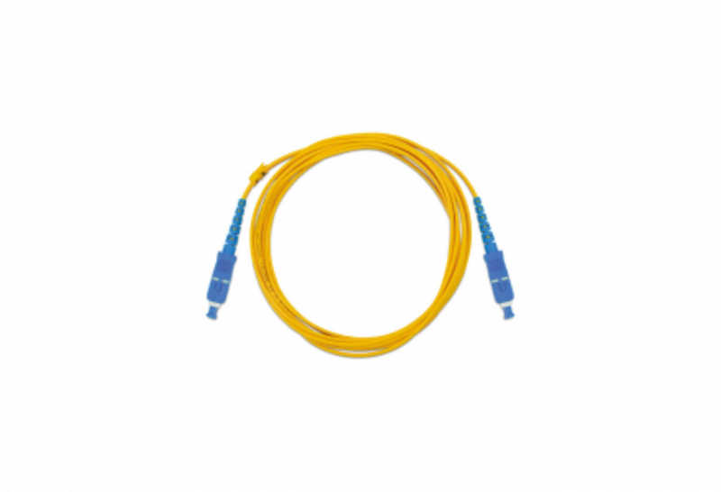 Com conectores nas duas extremidades do cabo, o cordão óptico simplex SC/UPC é utilizado para realizar ligações entre dois dispositivos ópticos