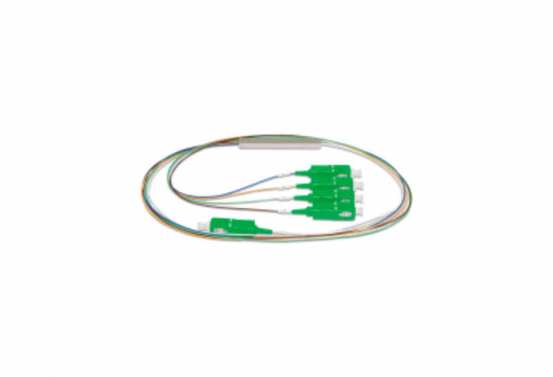 Os splitters ópticos conectorizados 1x4 SC/APC são utilizados para realizar a divisão do sinal óptico em 4 saídas ópticas SC/APC em uma rede PON.