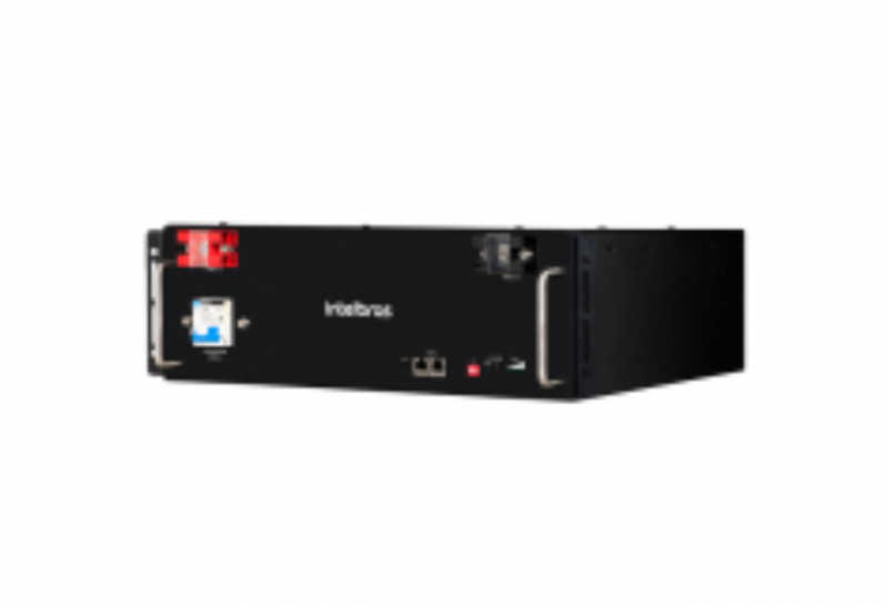 A EBL 4800 é uma bateria de lítio com tensão de 48V e capacidade de 100Ah. Essa bateria armazena mais energia em menos espaço.