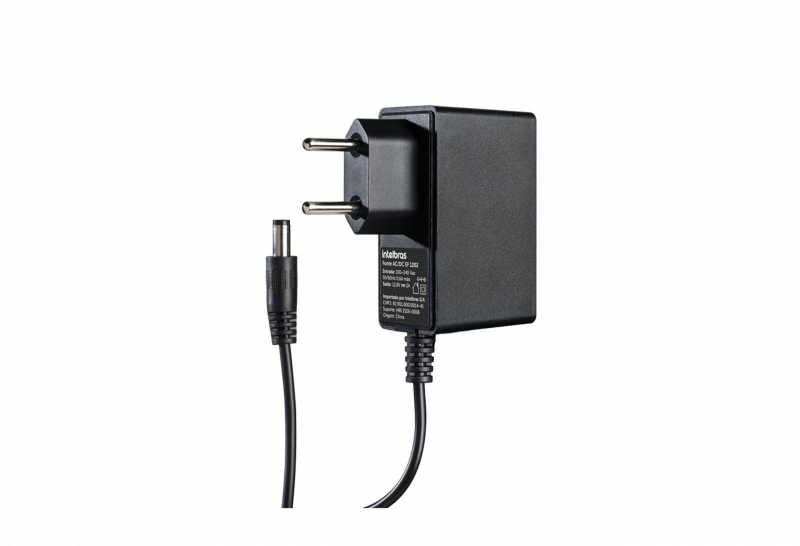 A EF 1202 alimenta até 8 câmeras HD com proteção total contra curto-circuito, sobrecarga e sobretensão.