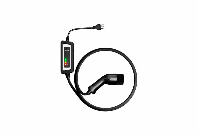 O carregador veicular portátil Mini faz recargas emergenciais de até 3 kW e pode ser guardado no porta-malas do carro.