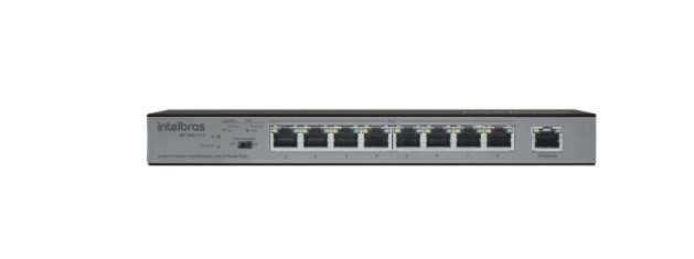 O SF 900 PoE possui 9 portas Fast Ethernet, sendo 8 delas com suporte à função PoE e 1 exclusiva para uplink.
